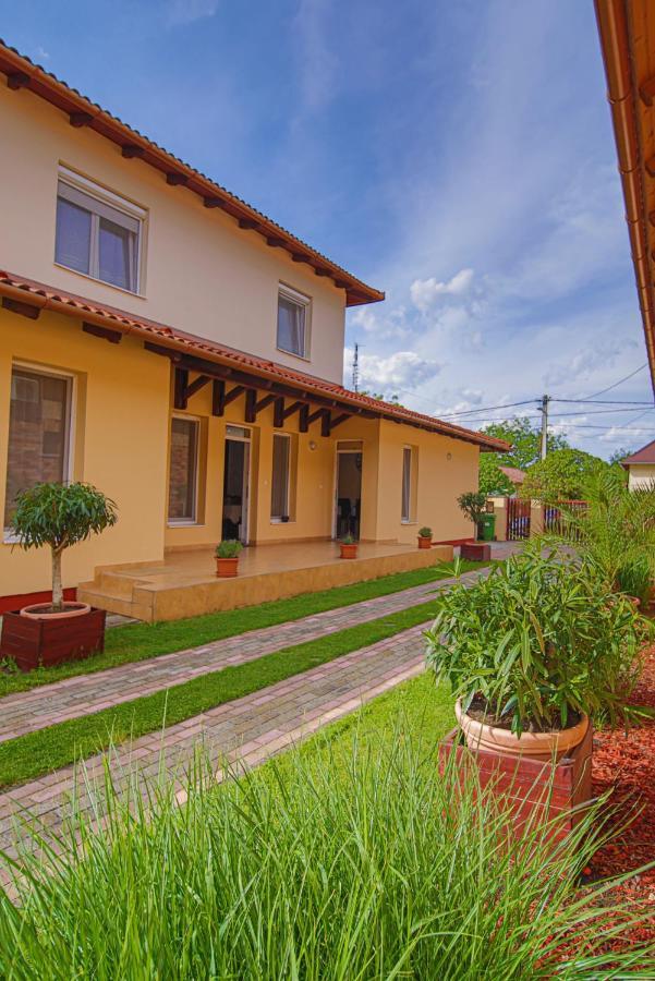 Kálvin utcai Apartmanok Hajduszoboszlo Bagian luar foto